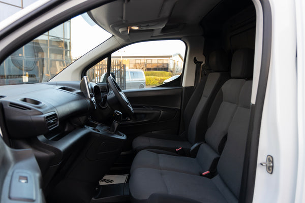 VAUXHALL COMBO 2021 2300 SPORTIVE TD WHITE