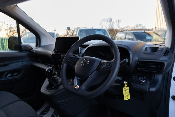 VAUXHALL COMBO 2021 2300 SPORTIVE TD WHITE