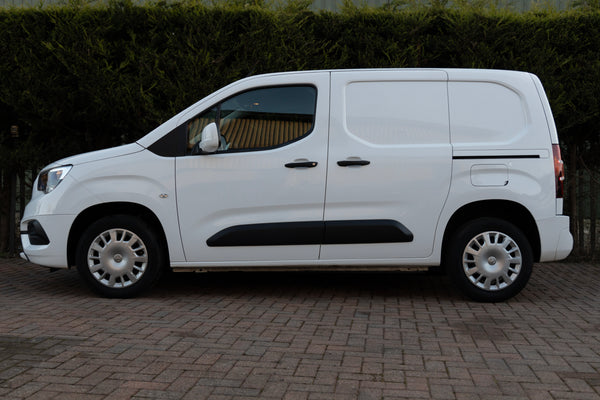 VAUXHALL COMBO 2021 2300 SPORTIVE TD WHITE