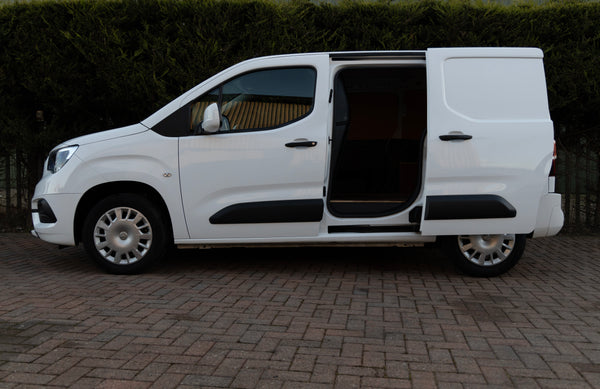 VAUXHALL COMBO 2021 2300 SPORTIVE TD WHITE