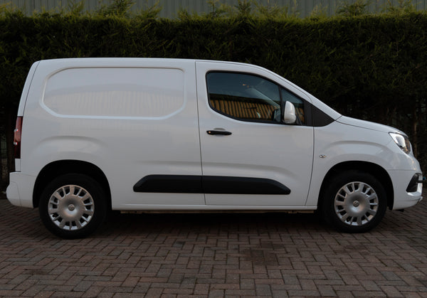 VAUXHALL COMBO 2021 2300 SPORTIVE TD WHITE