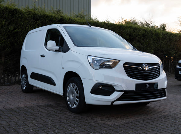VAUXHALL COMBO 2021 2300 SPORTIVE TD WHITE