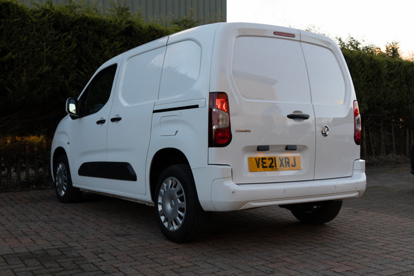 VAUXHALL COMBO 2021 2300 SPORTIVE TD WHITE